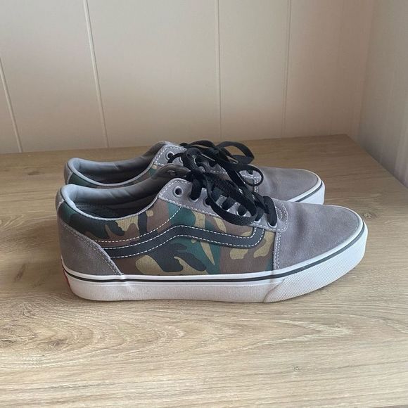 VANS Ward Camo-Frost Grey Men’s 9.5  -  $312 on STOCK X!!! - Picture 3 of 11
